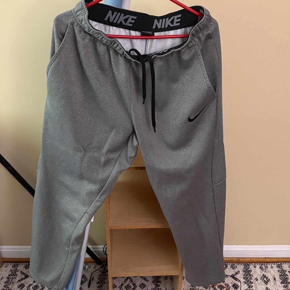 Nike Men’s M Gray DriFit SweatPants